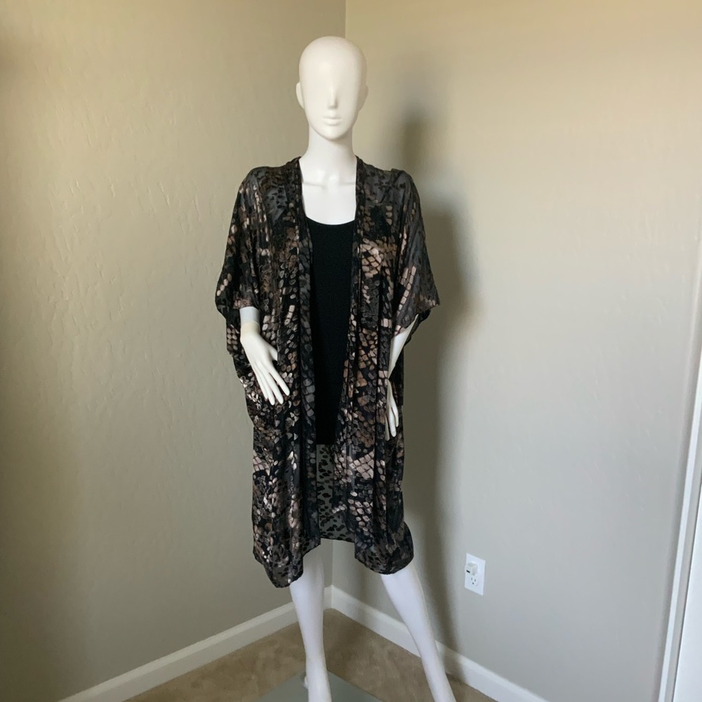 LOVESTITCH Kimono Top